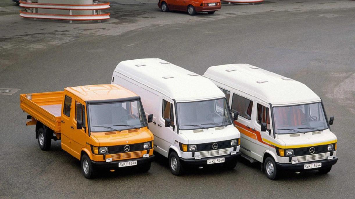 Три грузовых Mercedes-Benz T1 Утка
